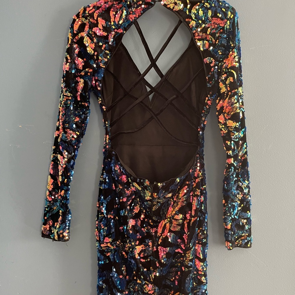 🆕Criss cross back sweetheart top long sleeve mermaid hem sequin gown - Picture 9 of 16